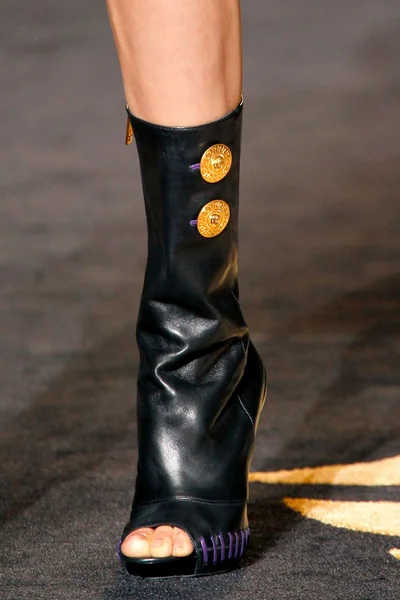 Look 11